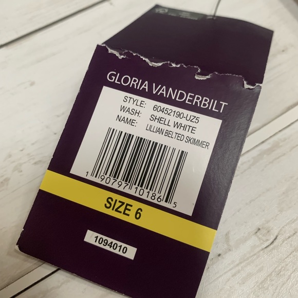 NWT Gloria Vanderbilt White Slimming Capris Sz. 6 - Picture 7 of 16